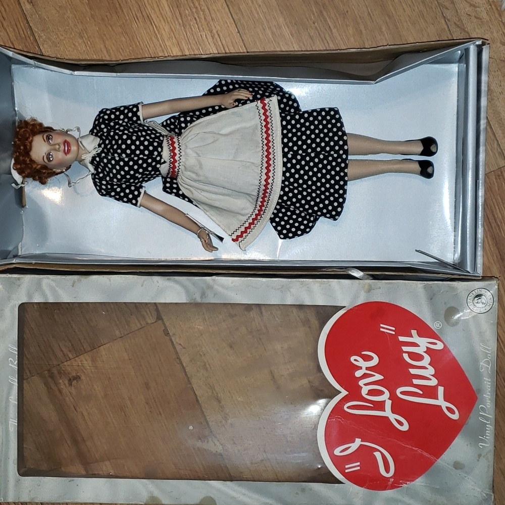 Franklin Mint "i love lucy" vinyl portrait doll.